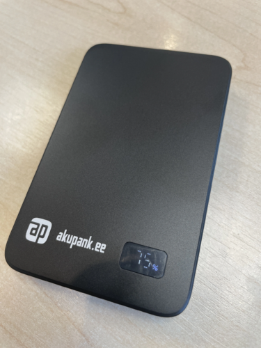 „F20 10k“ (10000 mAh) su laikrodžio įkrovimu photo review